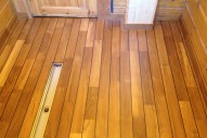 interieur de douche en parquet teck pont de bateau